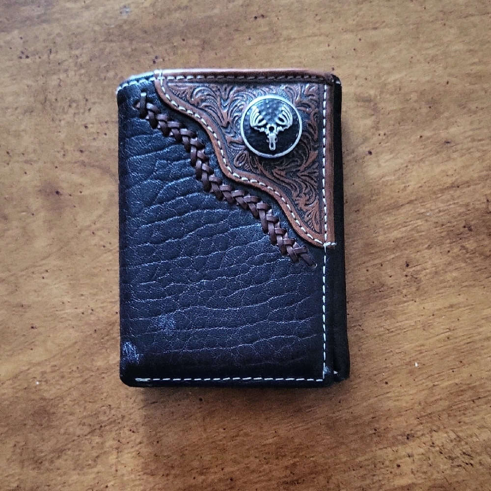 Nooona Black and Tan Leather Card Holder with Embossed Design